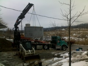 1 Picking up cistern with Crane truck